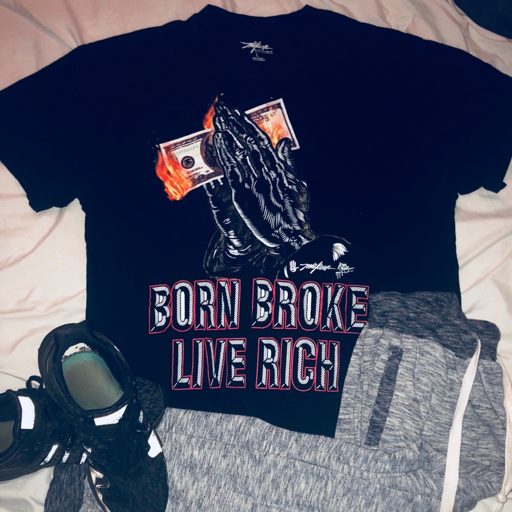 30$⬇️ Men’s L Black Graphic T-shirt  minimal use